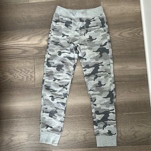 🆕 NWT GAP Kids slouchy Grey Camo Jogger Pull-on Pants.